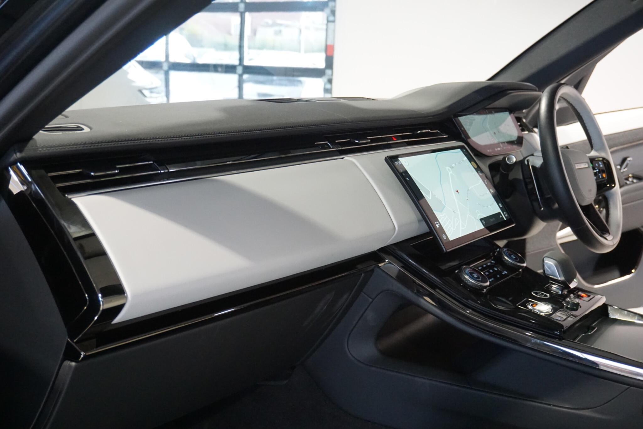 Land Rover Range Rover Sport 3.0 D300 MHEV Dynamic SE SUV 5dr Diesel Auto 4WD Euro 6 (s/s) (300 ps)